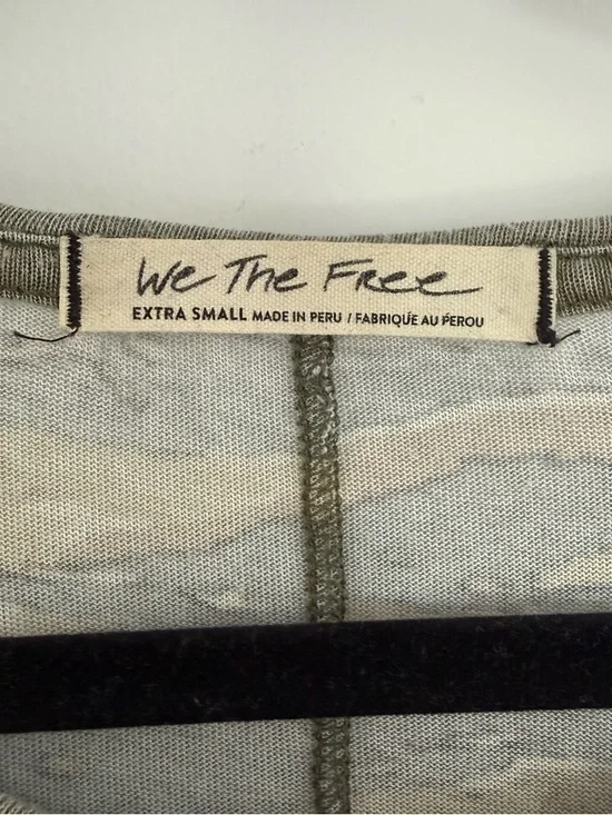 We The Free Free People Anthropologie Camo Long Sleeve Sz XS Oversized - Picture 5 of 8